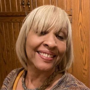 Meet your Posher, Adrienne